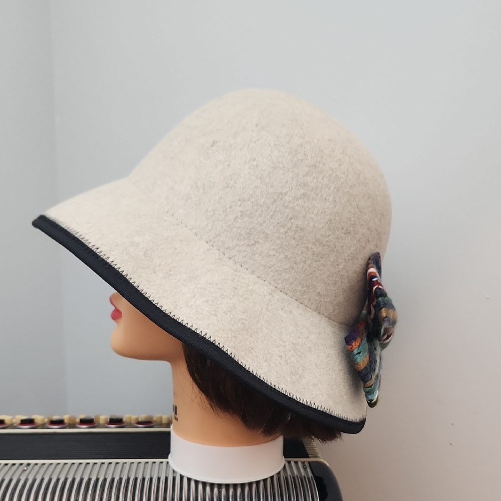 ELEGANT IVORY CLOCHE HAT W/BLACK ACCENT RIM AND COLORFUL BACK BOW